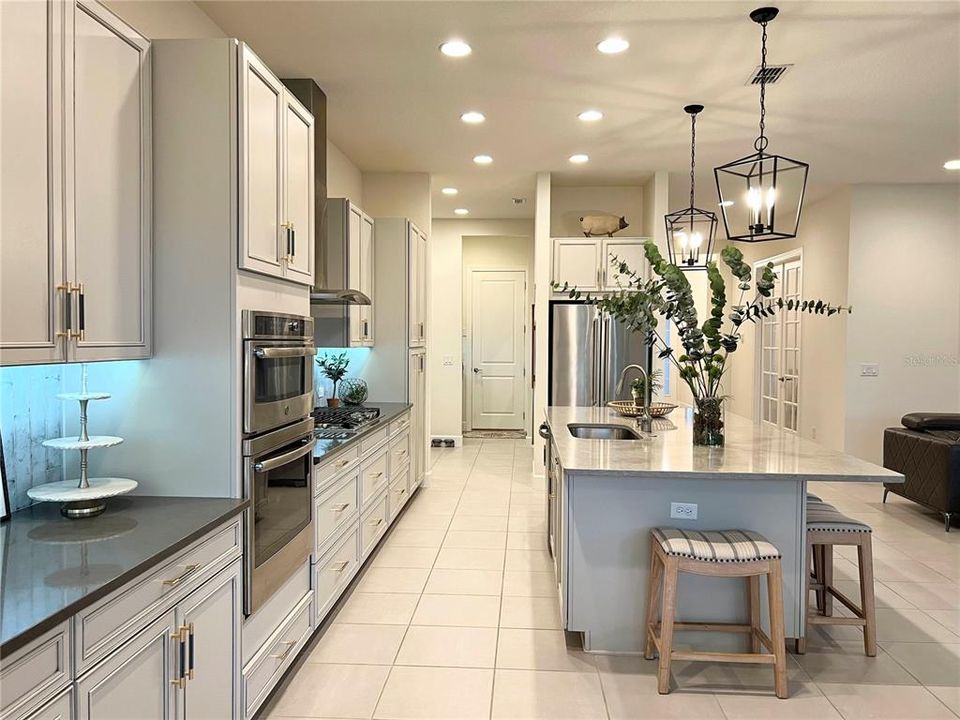 En Venta: $549,900 (2 camas, 2 baños, 2258 Pies cuadrados)