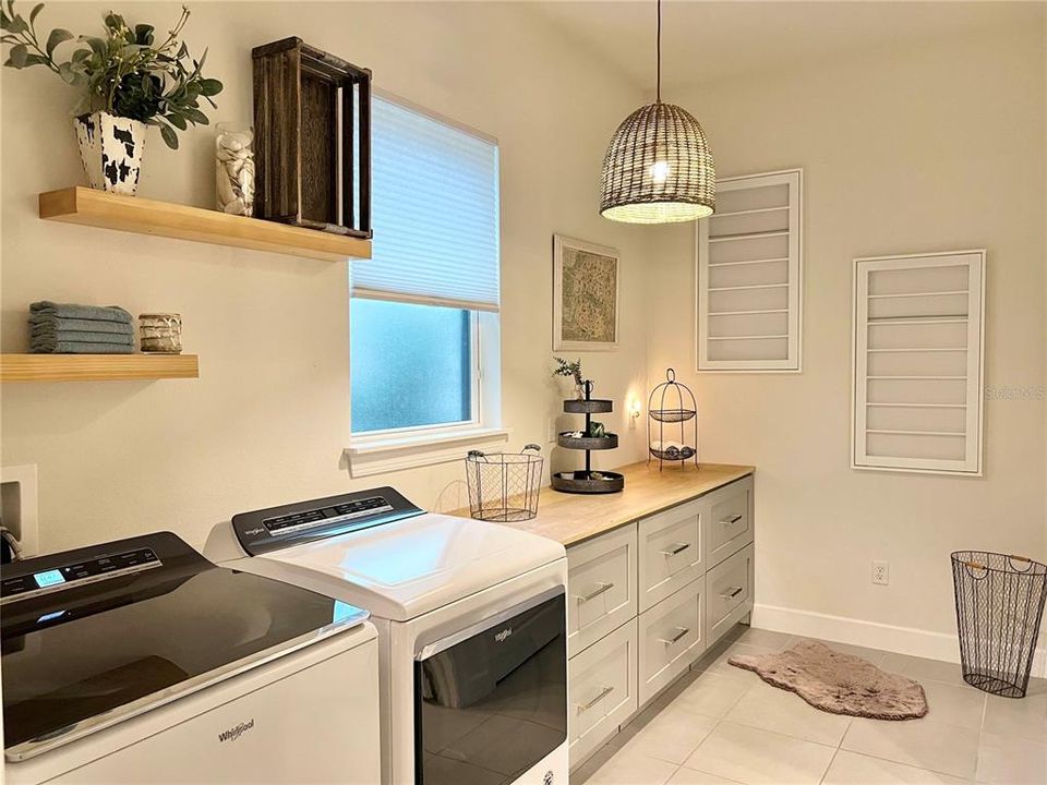 En Venta: $549,900 (2 camas, 2 baños, 2258 Pies cuadrados)