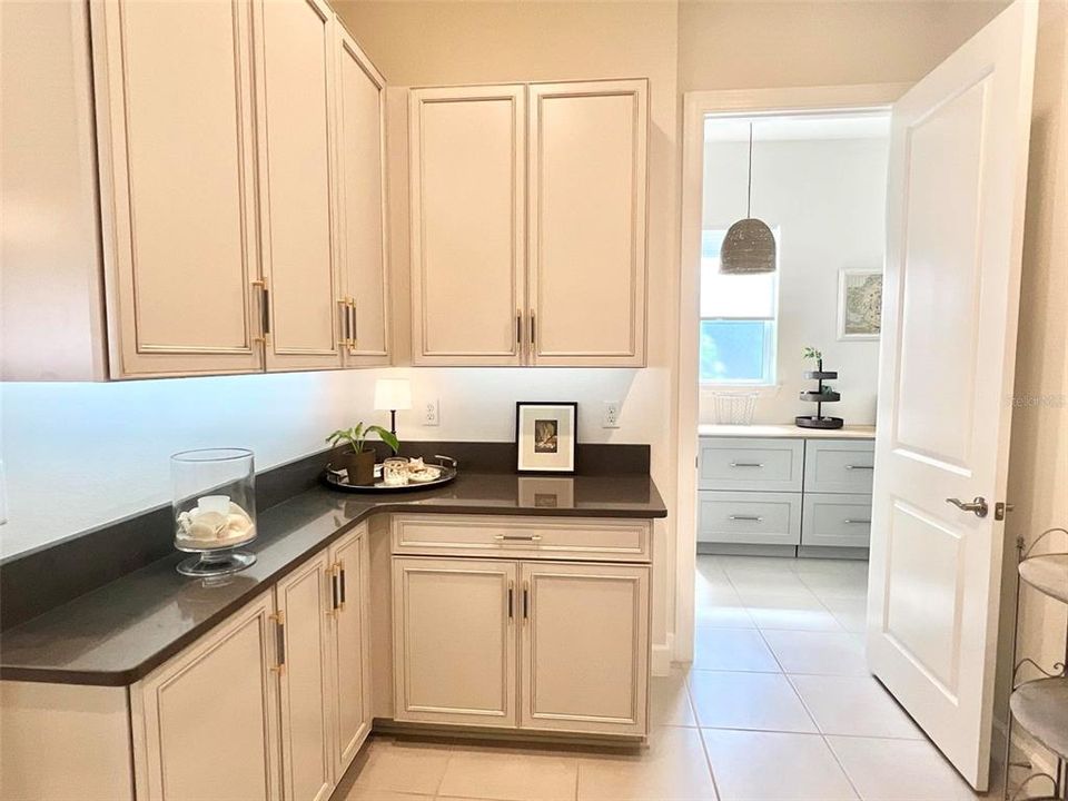 En Venta: $549,900 (2 camas, 2 baños, 2258 Pies cuadrados)