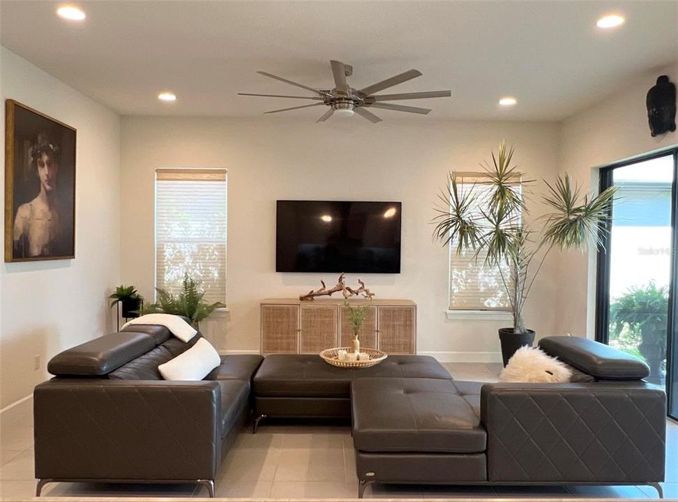 En Venta: $549,900 (2 camas, 2 baños, 2258 Pies cuadrados)