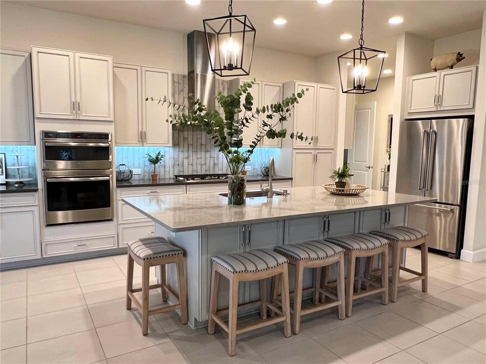 En Venta: $549,900 (2 camas, 2 baños, 2258 Pies cuadrados)