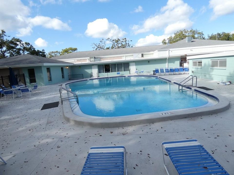 For Sale: $69,900 (1 beds, 1 baths, 605 Square Feet)