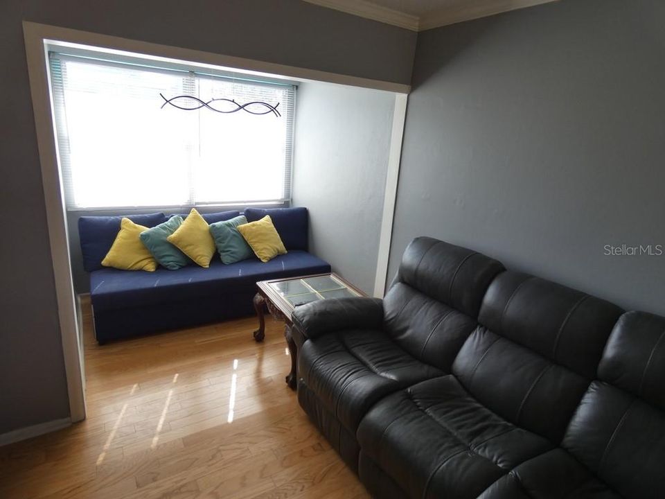 For Sale: $69,900 (1 beds, 1 baths, 605 Square Feet)