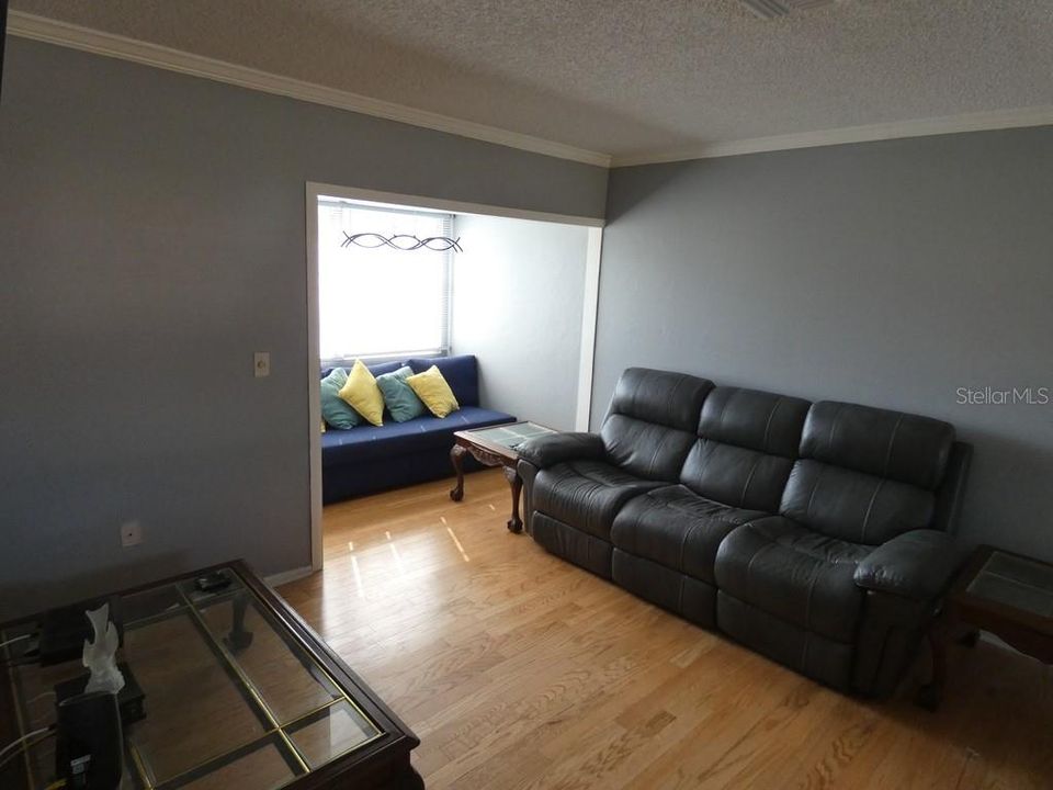 For Sale: $69,900 (1 beds, 1 baths, 605 Square Feet)
