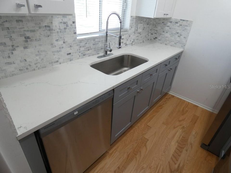For Sale: $69,900 (1 beds, 1 baths, 605 Square Feet)