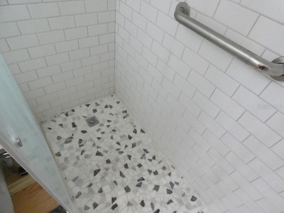 For Sale: $69,900 (1 beds, 1 baths, 605 Square Feet)