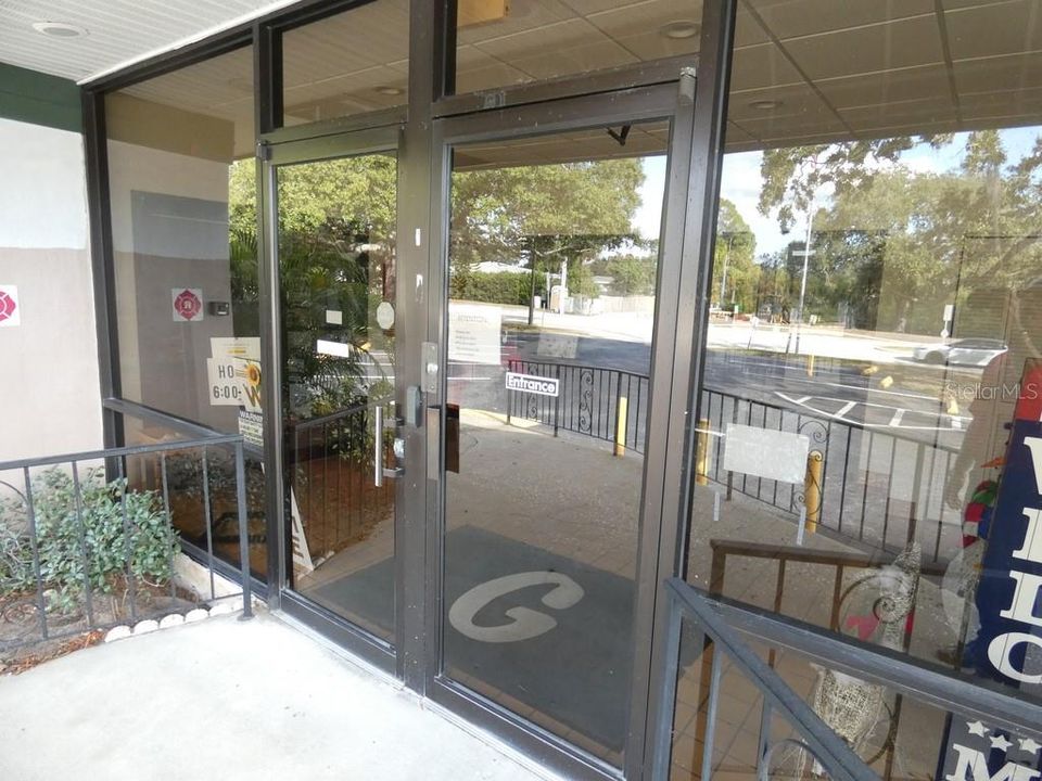 For Sale: $69,900 (1 beds, 1 baths, 605 Square Feet)