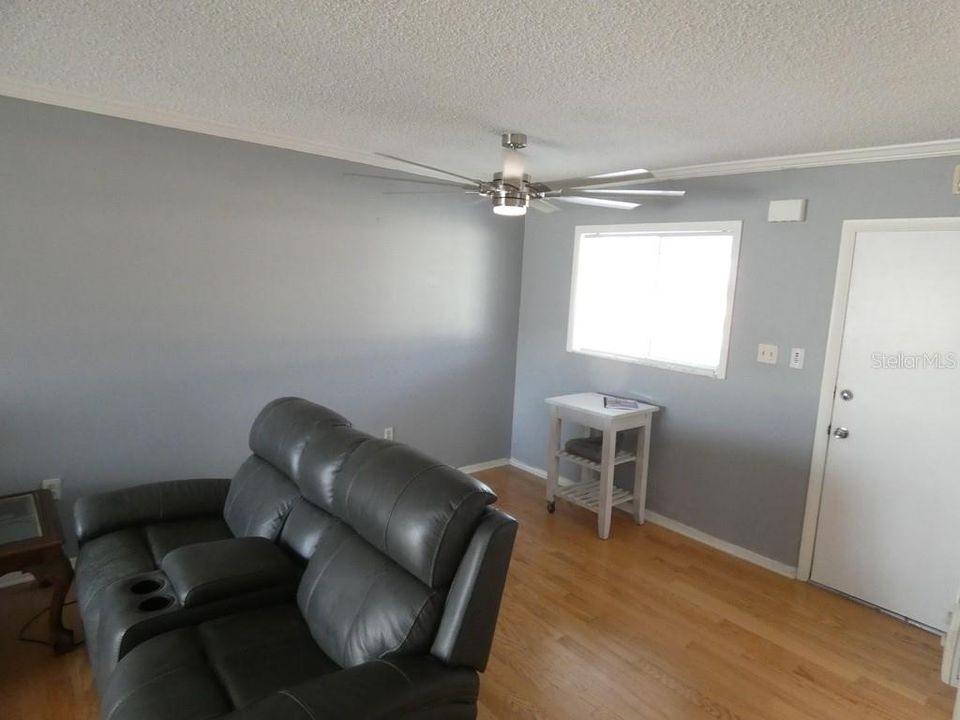 For Sale: $69,900 (1 beds, 1 baths, 605 Square Feet)