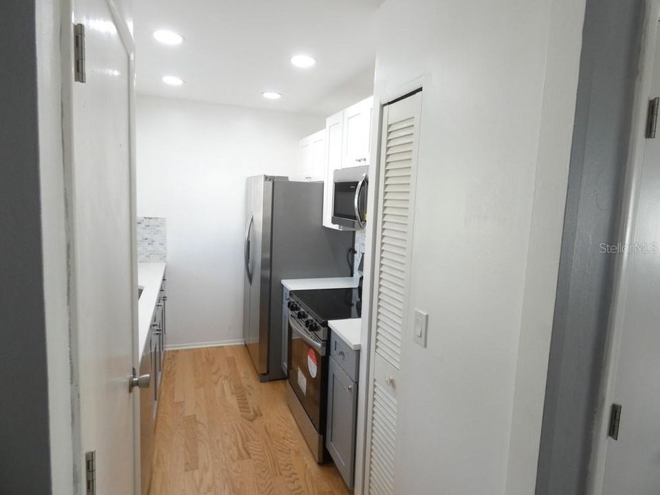 For Sale: $69,900 (1 beds, 1 baths, 605 Square Feet)