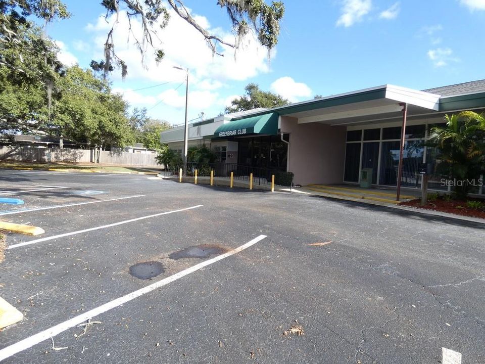 For Sale: $69,900 (1 beds, 1 baths, 605 Square Feet)