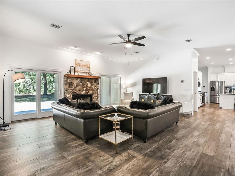 На продажу: $1,595,000 (4 спален, 2 ванн, 2467 Квадратных фут)