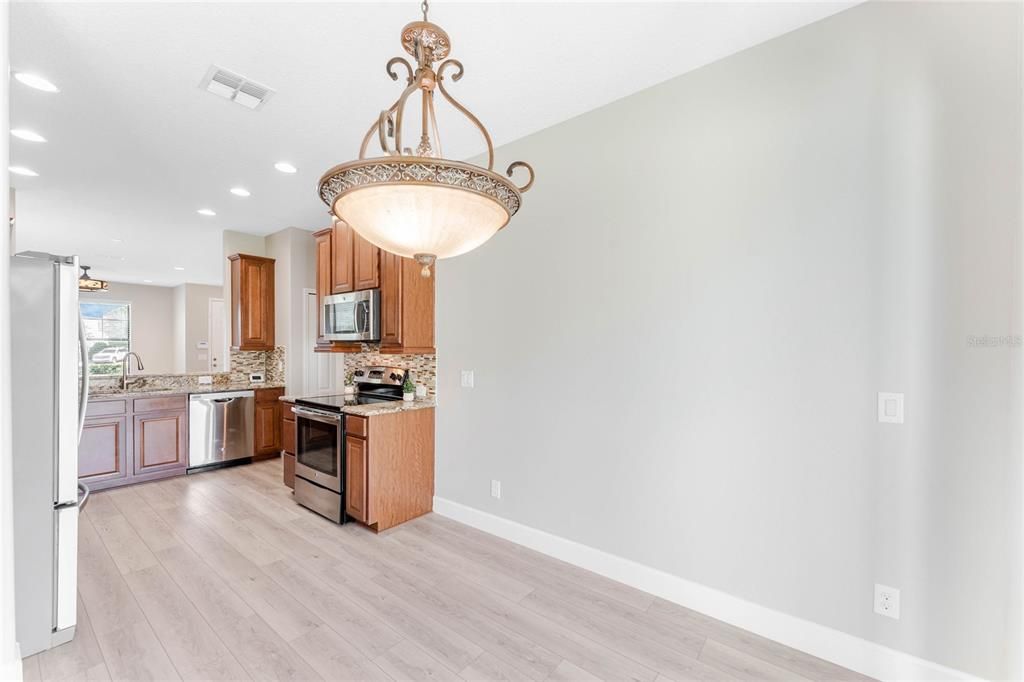 出租: $3,200 (4 贝兹, 2 浴室, 2433 平方英尺)