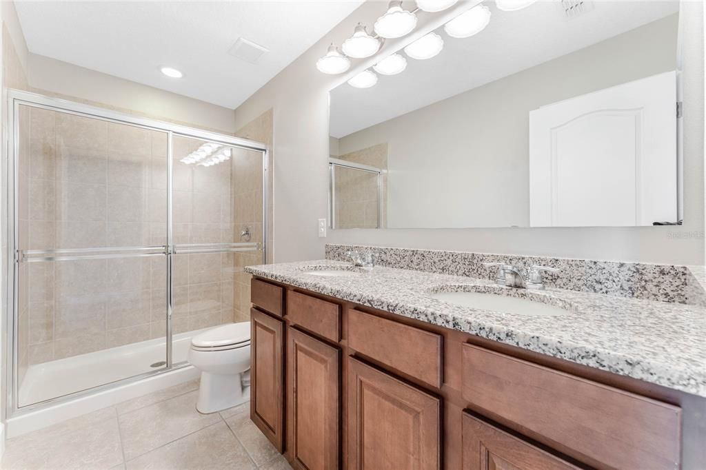 出租: $3,200 (4 贝兹, 2 浴室, 2433 平方英尺)