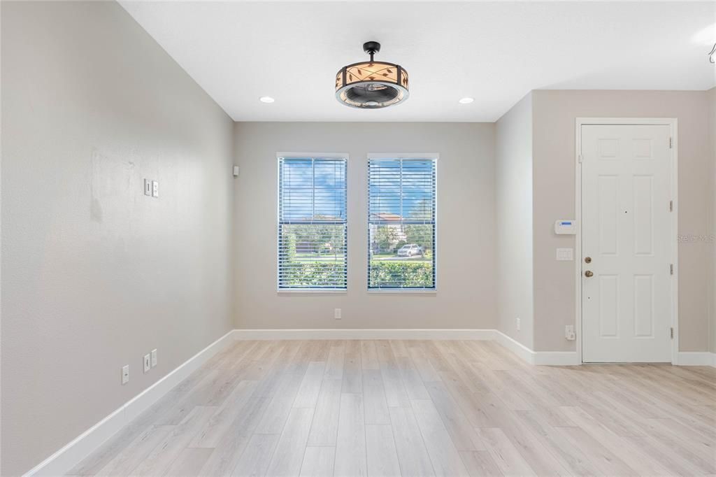 出租: $3,200 (4 贝兹, 2 浴室, 2433 平方英尺)