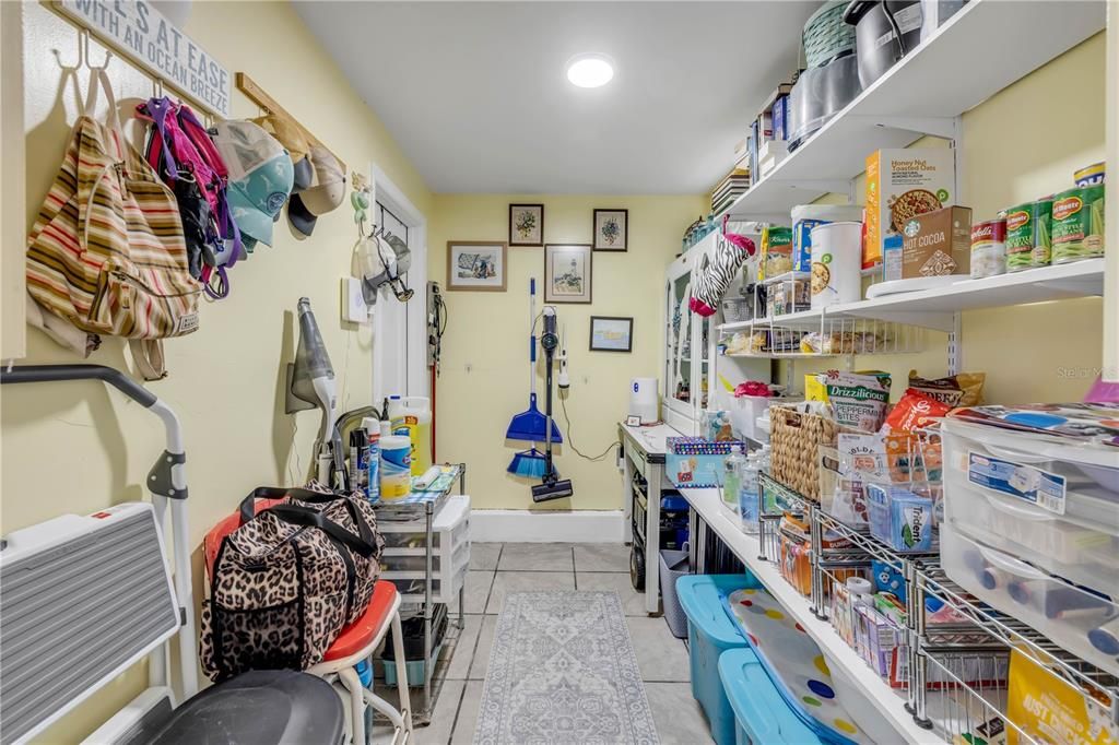 For Sale: $475,000 (2 beds, 1 baths, 1016 Square Feet)