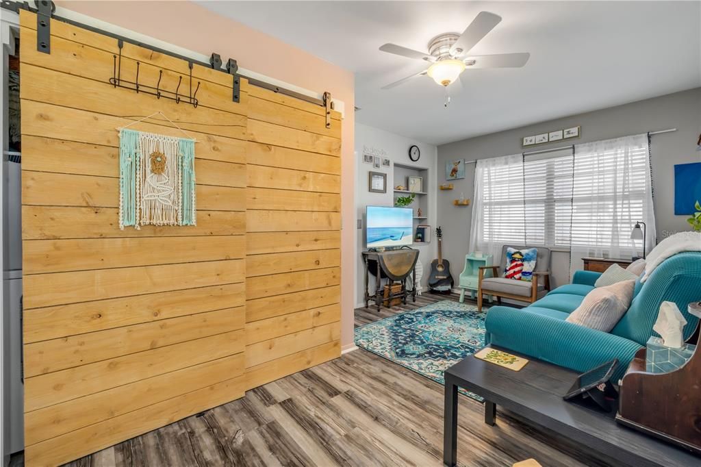 For Sale: $475,000 (2 beds, 1 baths, 1016 Square Feet)