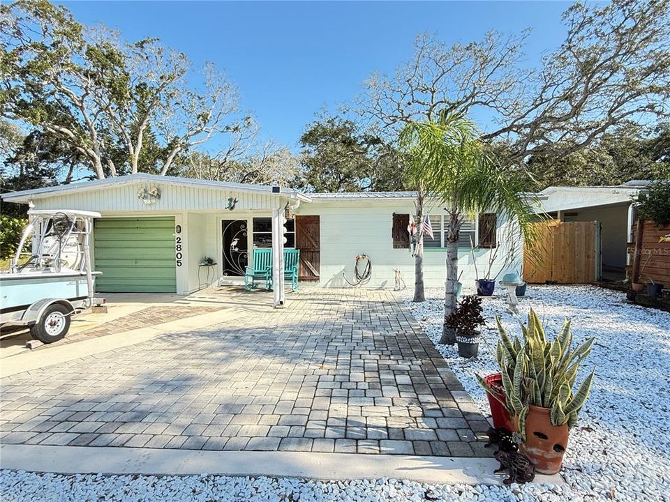 For Sale: $475,000 (2 beds, 1 baths, 1016 Square Feet)