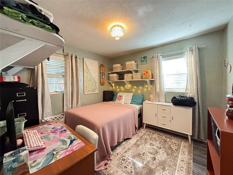 For Sale: $475,000 (2 beds, 1 baths, 1016 Square Feet)