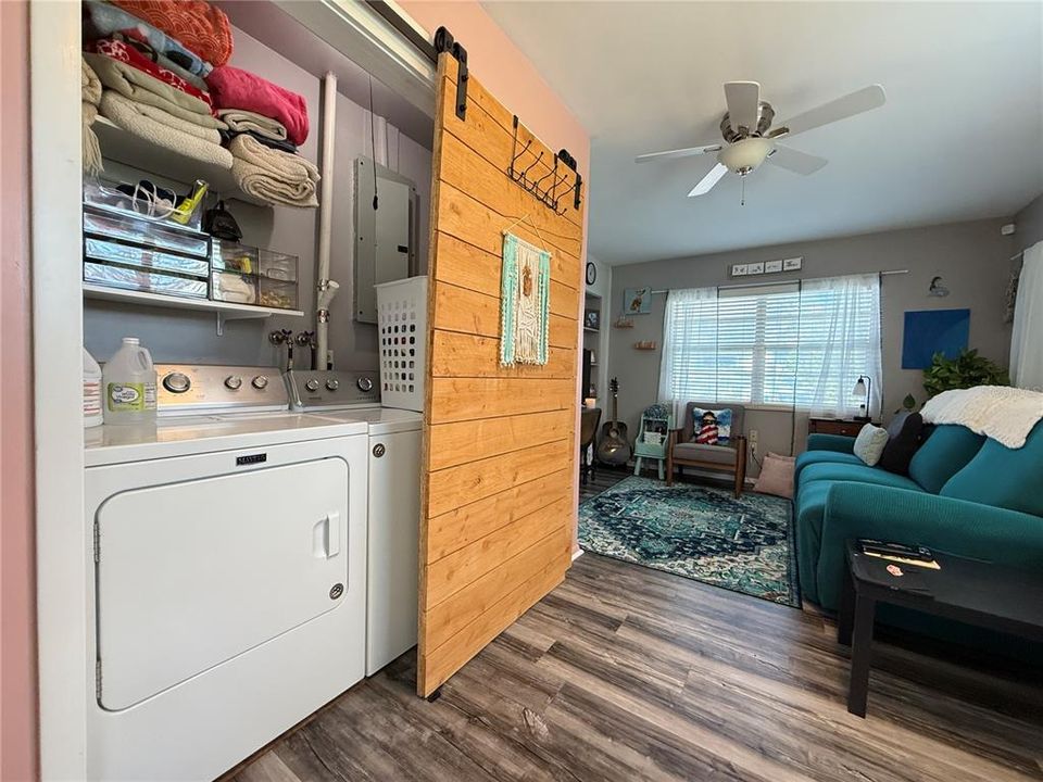 For Sale: $475,000 (2 beds, 1 baths, 1016 Square Feet)