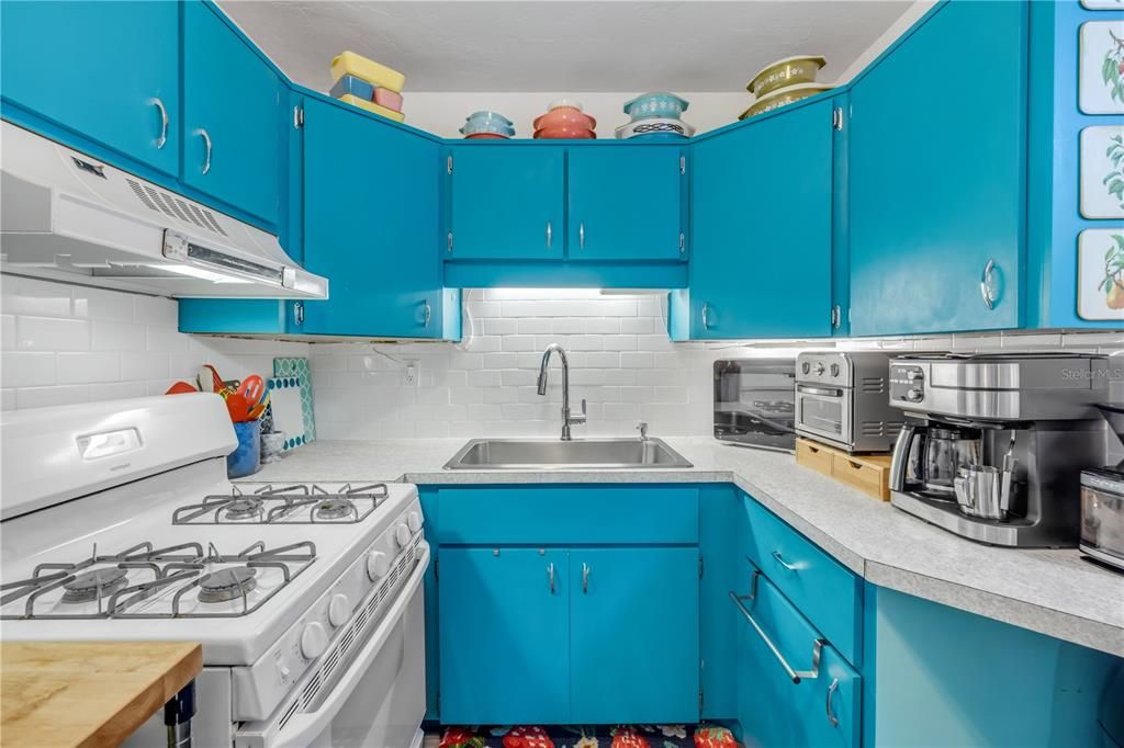 For Sale: $475,000 (2 beds, 1 baths, 1016 Square Feet)