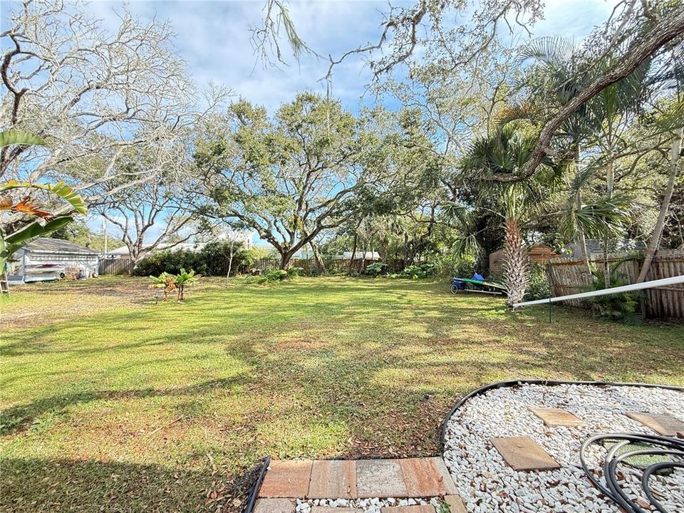 For Sale: $475,000 (2 beds, 1 baths, 1016 Square Feet)