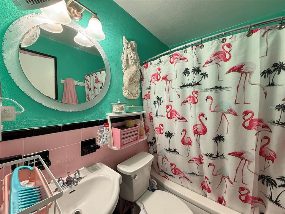 For Sale: $475,000 (2 beds, 1 baths, 1016 Square Feet)