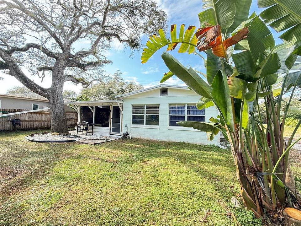 For Sale: $475,000 (2 beds, 1 baths, 1016 Square Feet)