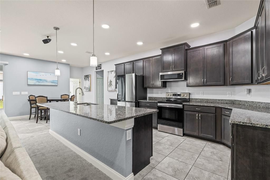 На продажу: $469,000 (4 спален, 3 ванн, 2463 Квадратных фут)