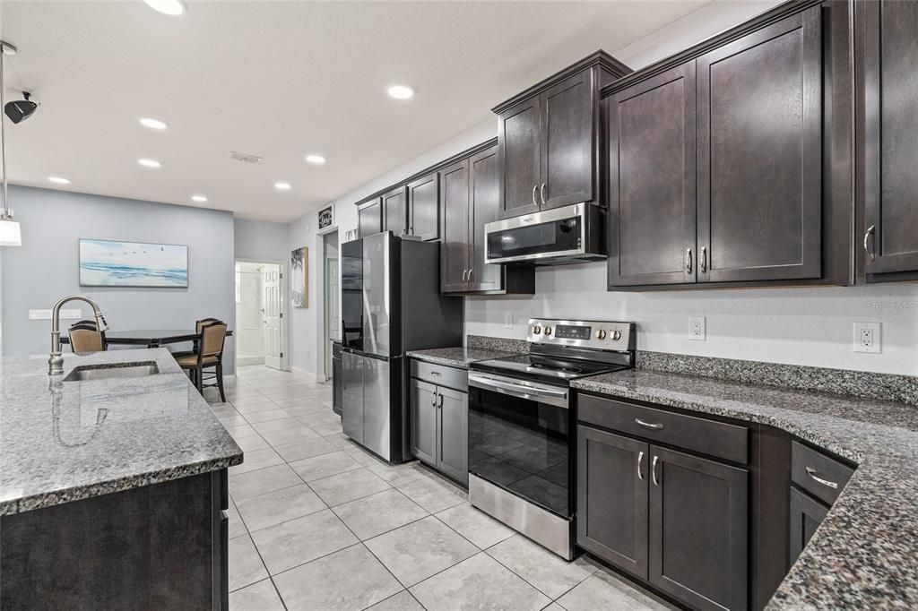 На продажу: $469,000 (4 спален, 3 ванн, 2463 Квадратных фут)