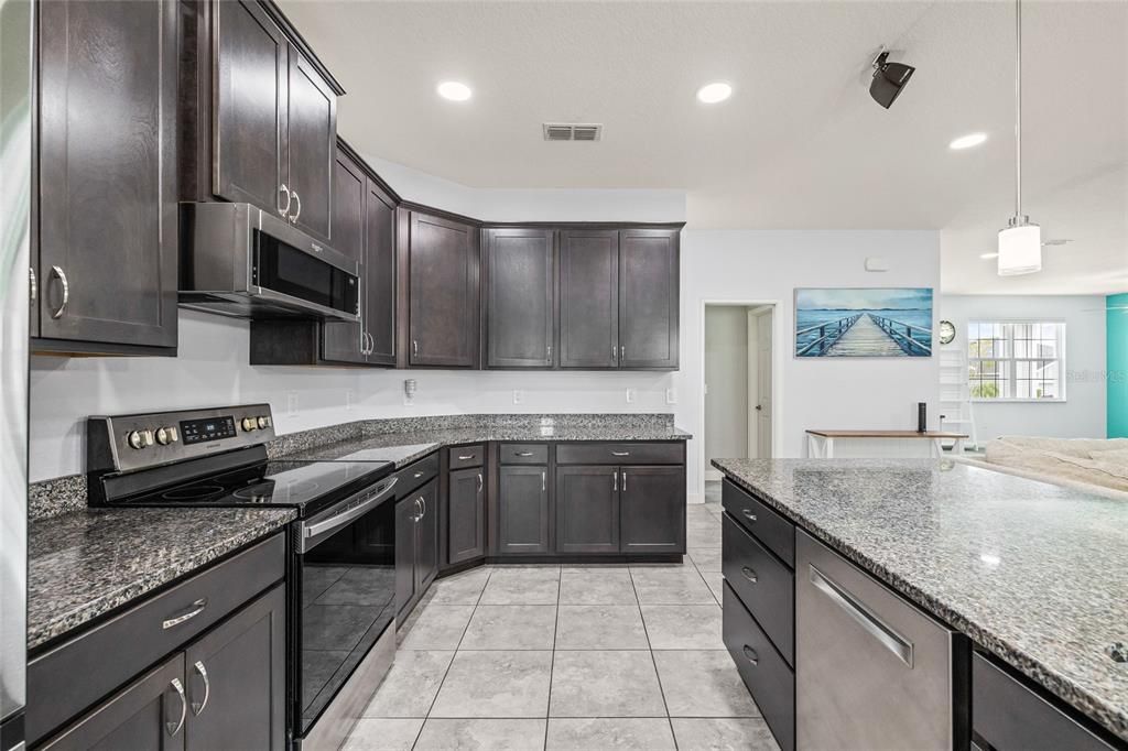 На продажу: $469,000 (4 спален, 3 ванн, 2463 Квадратных фут)