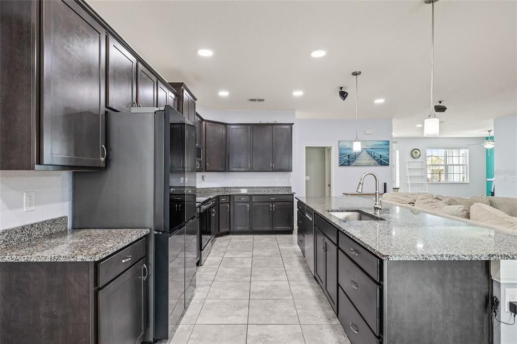 На продажу: $469,000 (4 спален, 3 ванн, 2463 Квадратных фут)