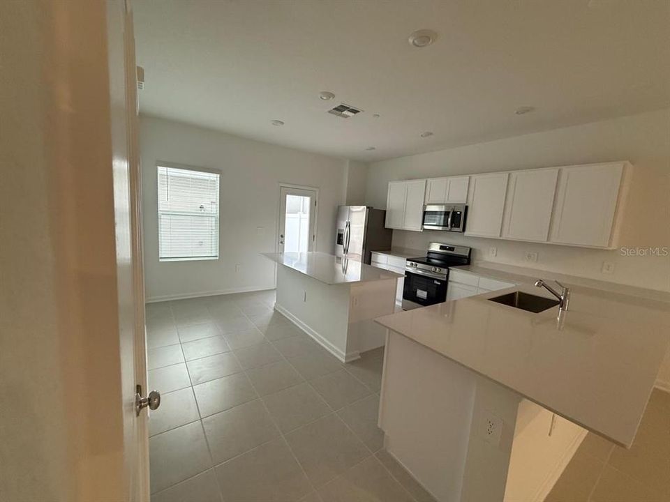 For Rent: $2,450 (3 beds, 2 baths, 1615 Square Feet)