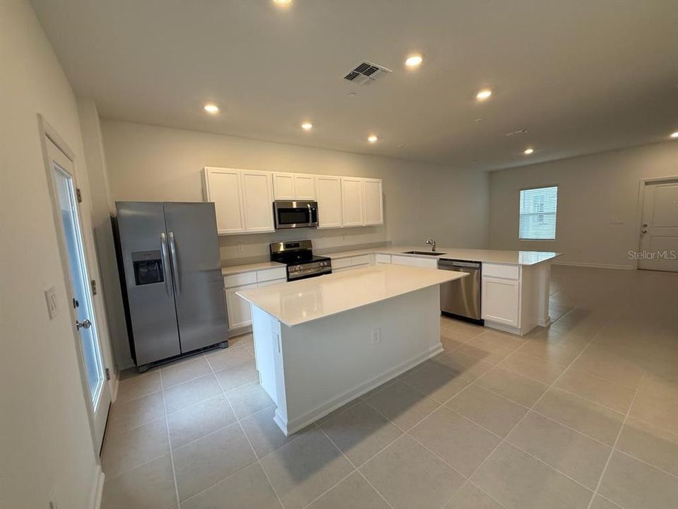 For Rent: $2,450 (3 beds, 2 baths, 1615 Square Feet)