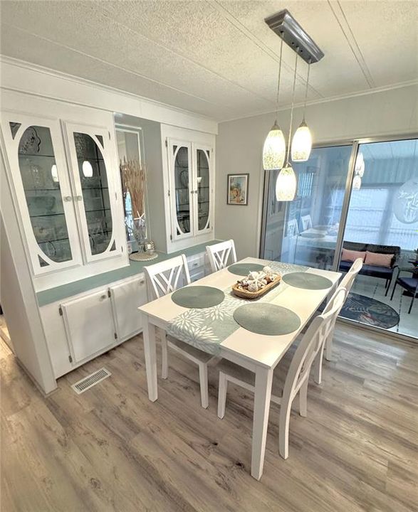 待售: $245,000 (2 贝兹, 2 浴室, 1343 平方英尺)