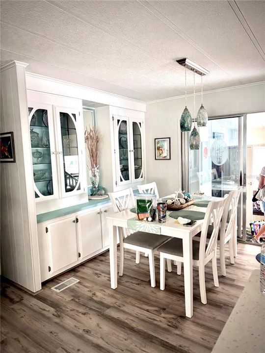 待售: $245,000 (2 贝兹, 2 浴室, 1343 平方英尺)