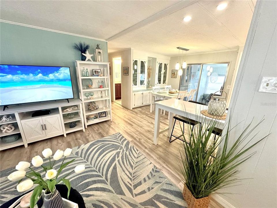 待售: $245,000 (2 贝兹, 2 浴室, 1343 平方英尺)