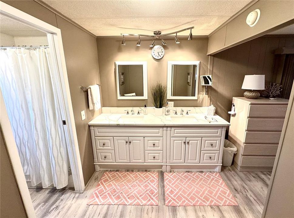 待售: $245,000 (2 贝兹, 2 浴室, 1343 平方英尺)