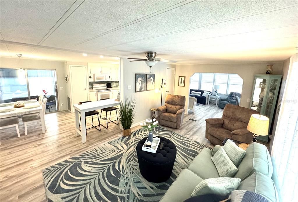 待售: $245,000 (2 贝兹, 2 浴室, 1343 平方英尺)