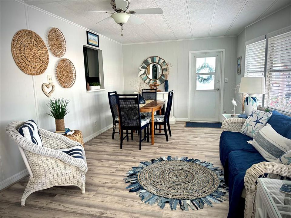 待售: $245,000 (2 贝兹, 2 浴室, 1343 平方英尺)