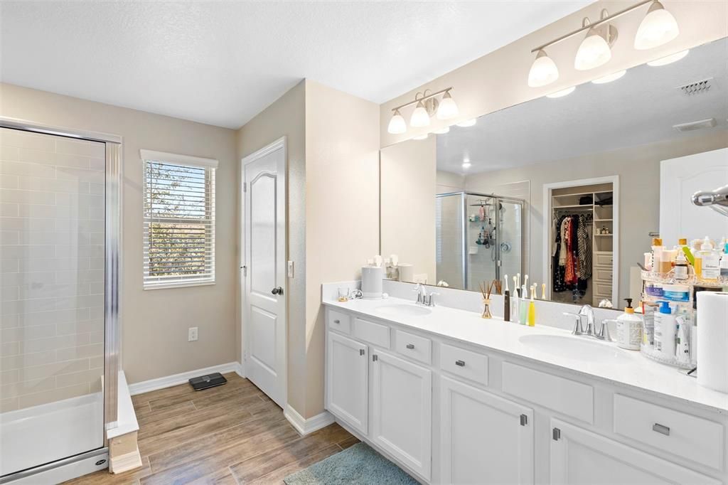 En Venta: $563,000 (3 camas, 3 baños, 2419 Pies cuadrados)