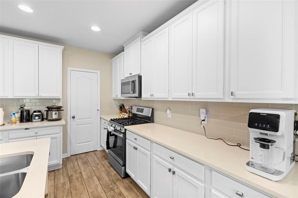 En Venta: $563,000 (3 camas, 3 baños, 2419 Pies cuadrados)