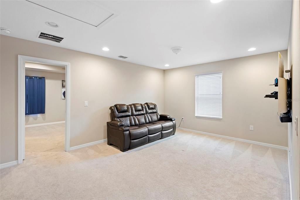 En Venta: $563,000 (3 camas, 3 baños, 2419 Pies cuadrados)