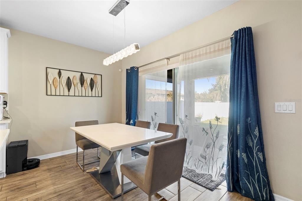 En Venta: $563,000 (3 camas, 3 baños, 2419 Pies cuadrados)