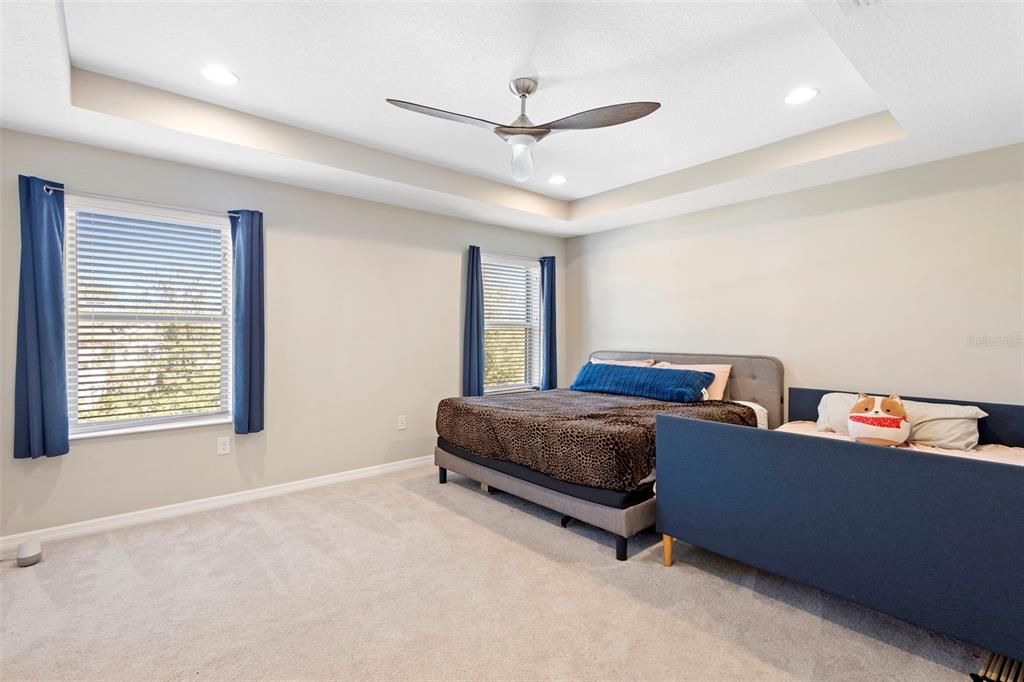 En Venta: $563,000 (3 camas, 3 baños, 2419 Pies cuadrados)