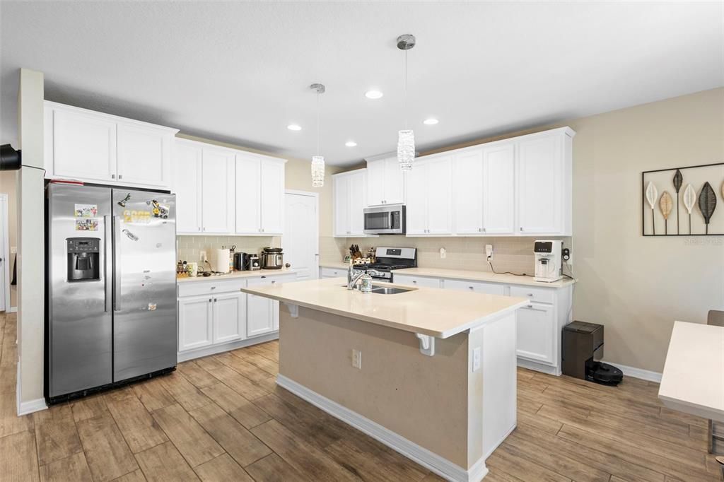 En Venta: $563,000 (3 camas, 3 baños, 2419 Pies cuadrados)