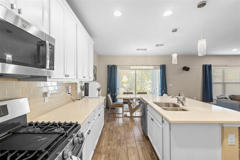 En Venta: $563,000 (3 camas, 3 baños, 2419 Pies cuadrados)