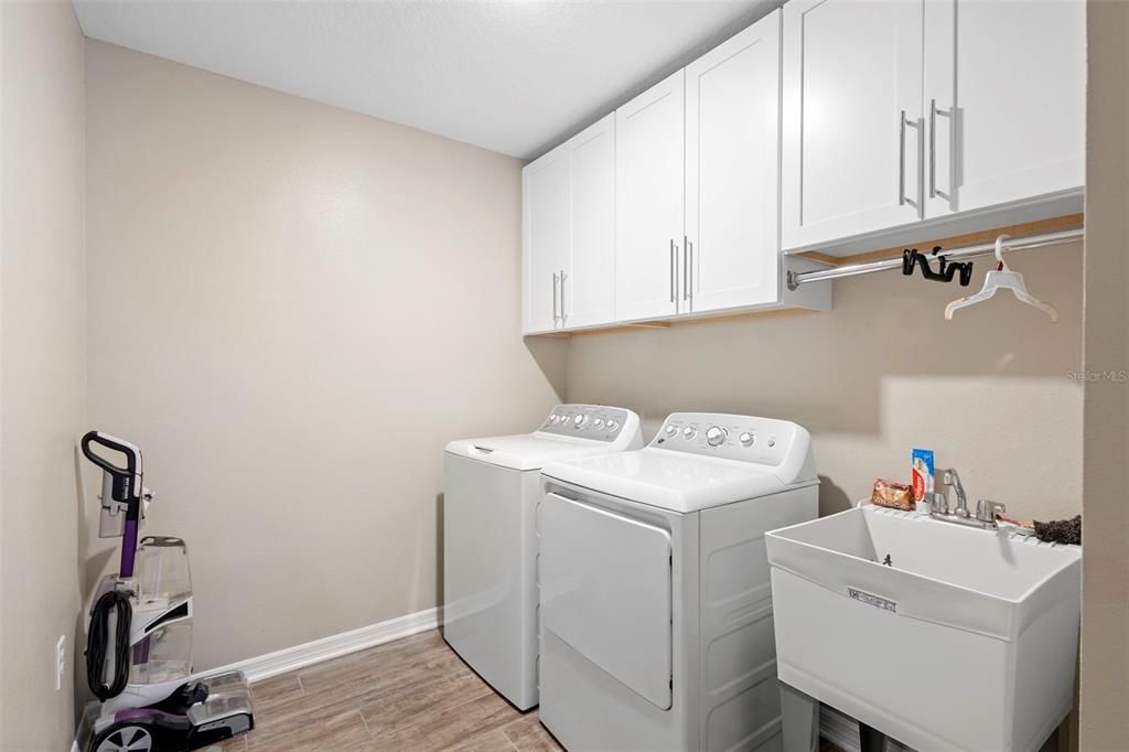 En Venta: $563,000 (3 camas, 3 baños, 2419 Pies cuadrados)