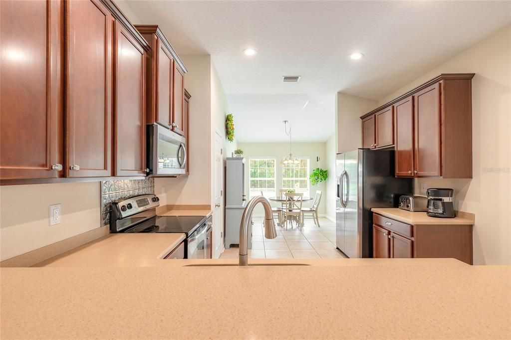 На продажу: $399,000 (3 спален, 2 ванн, 1905 Квадратных фут)