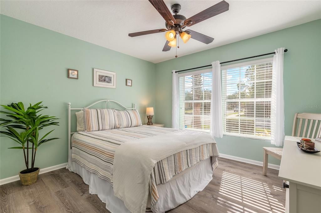 На продажу: $399,000 (3 спален, 2 ванн, 1905 Квадратных фут)