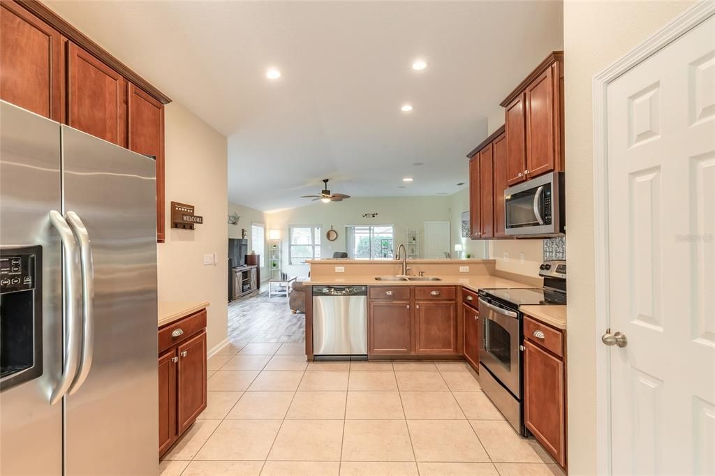 На продажу: $399,000 (3 спален, 2 ванн, 1905 Квадратных фут)